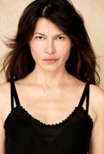 How tall is Karina Lombard?